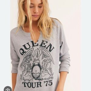 Daydreamer Gray Queen Tour '75 Long Sleeve Tee